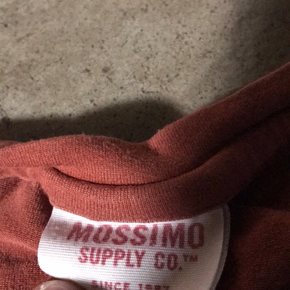 Tan/nude colored t-shirt - Picture 2 of 2